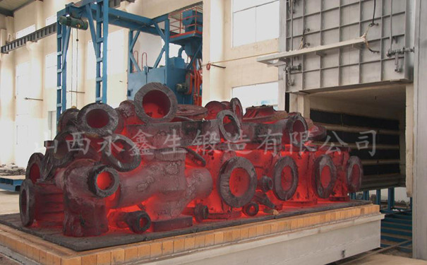 鍛造廠使用天然氣加熱爐對(duì)鍛件產(chǎn)品正火處理